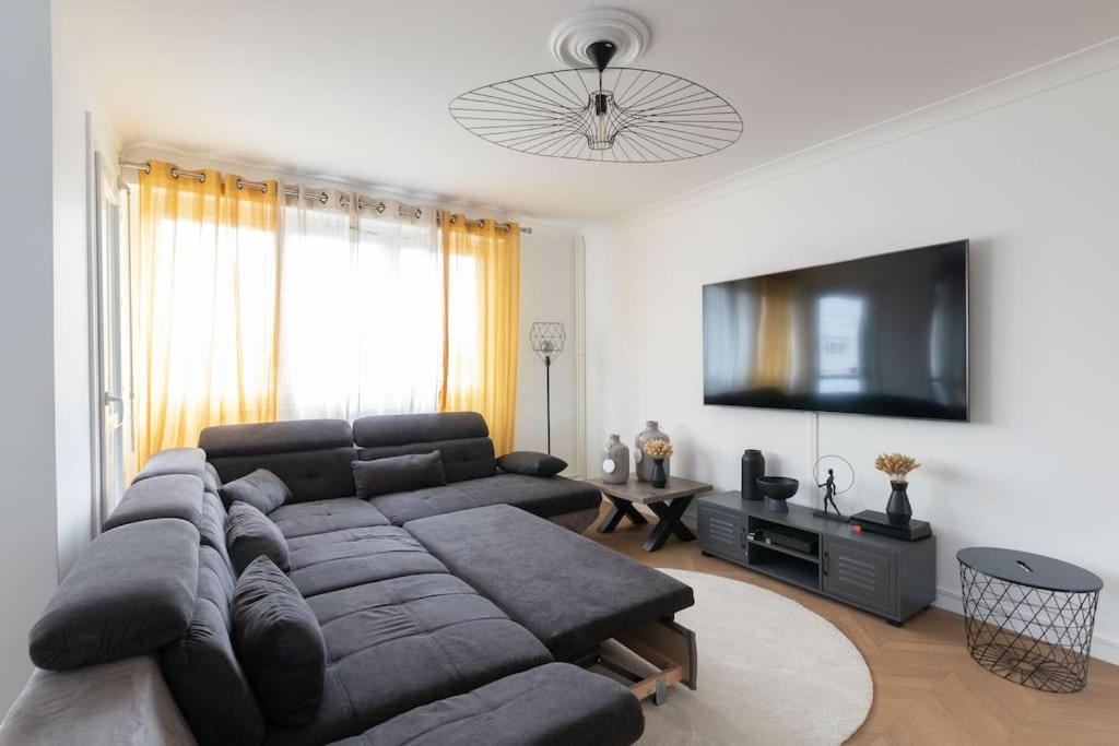 & Le Grand Lumineux Apartment *